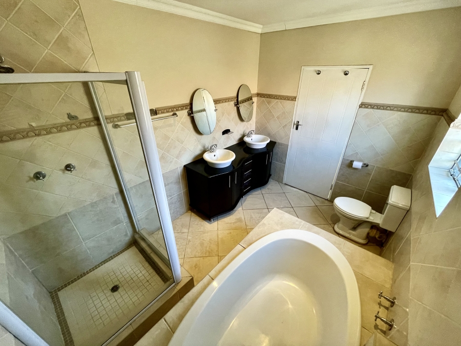 4 Bedroom Property for Sale in Moreleta Park Gauteng