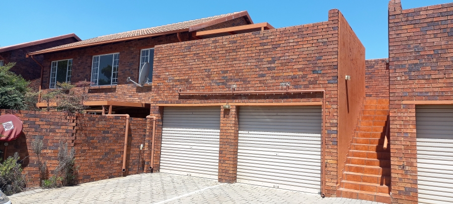 To Let 2 Bedroom Property for Rent in Die Hoewes Gauteng