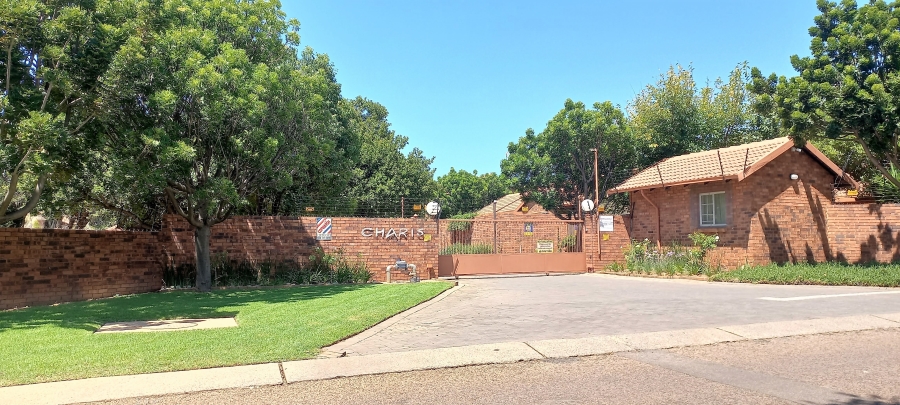 To Let 2 Bedroom Property for Rent in Die Hoewes Gauteng