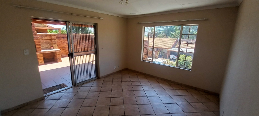 To Let 2 Bedroom Property for Rent in Die Hoewes Gauteng