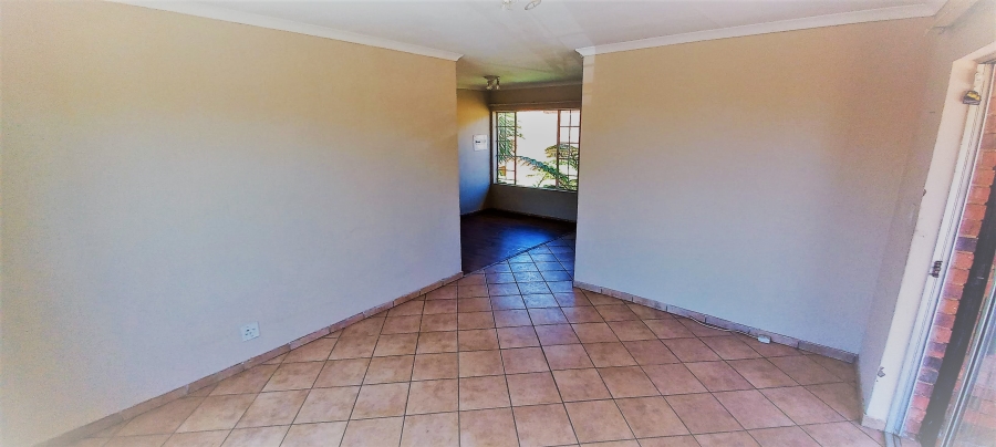 To Let 2 Bedroom Property for Rent in Die Hoewes Gauteng