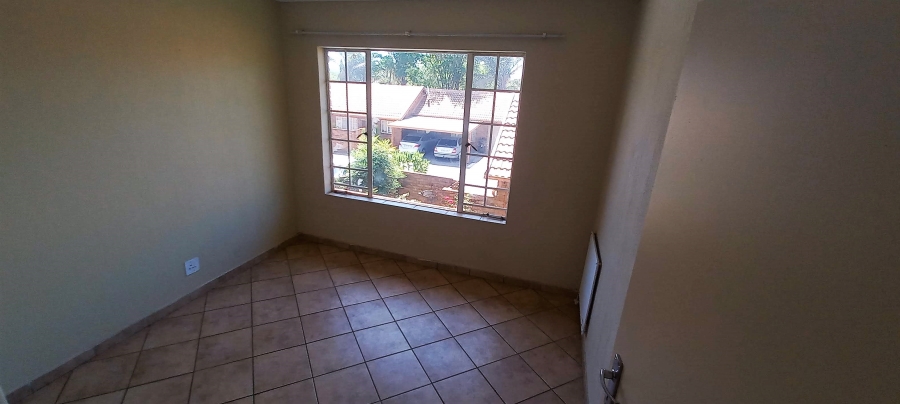 To Let 2 Bedroom Property for Rent in Die Hoewes Gauteng