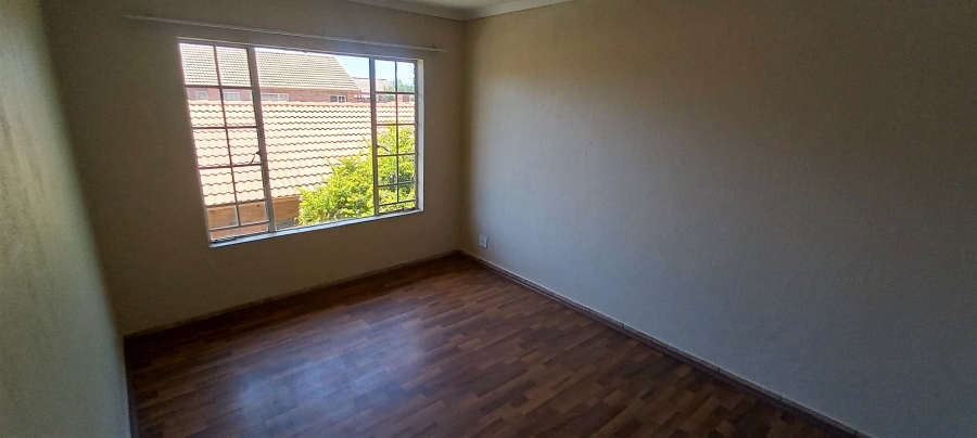 To Let 2 Bedroom Property for Rent in Die Hoewes Gauteng