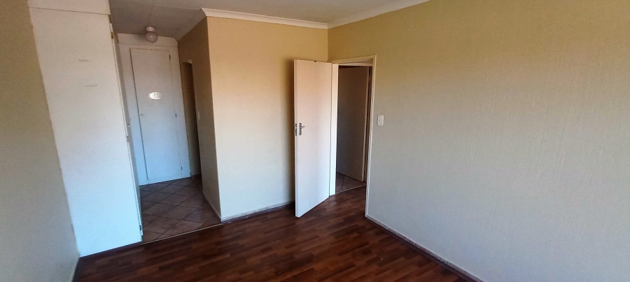 To Let 2 Bedroom Property for Rent in Die Hoewes Gauteng