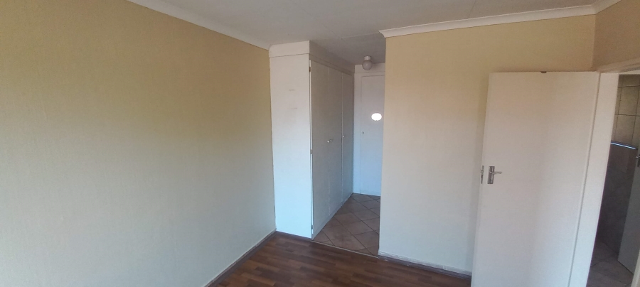 To Let 2 Bedroom Property for Rent in Die Hoewes Gauteng