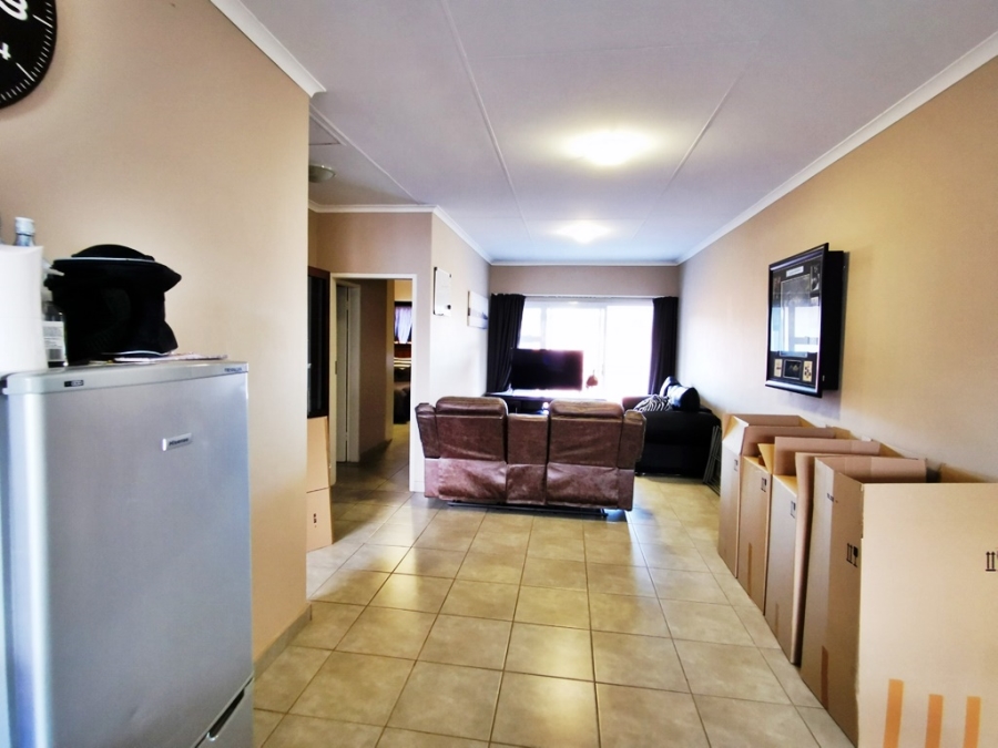 To Let 2 Bedroom Property for Rent in Die Hoewes Gauteng