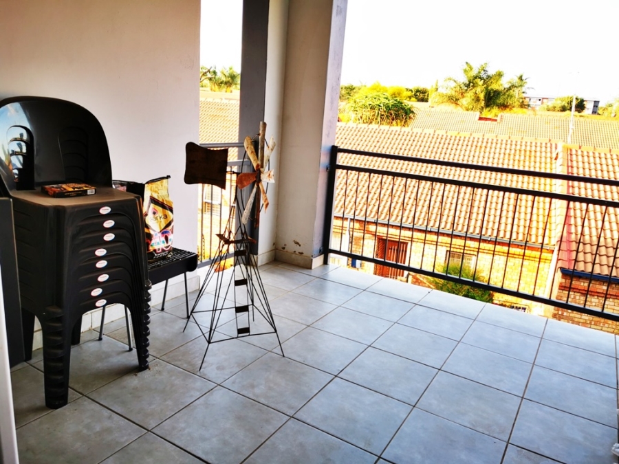 To Let 2 Bedroom Property for Rent in Die Hoewes Gauteng