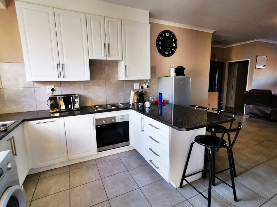 To Let 2 Bedroom Property for Rent in Die Hoewes Gauteng