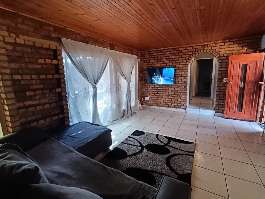 2 Bedroom Property for Sale in Birch Acres Gauteng