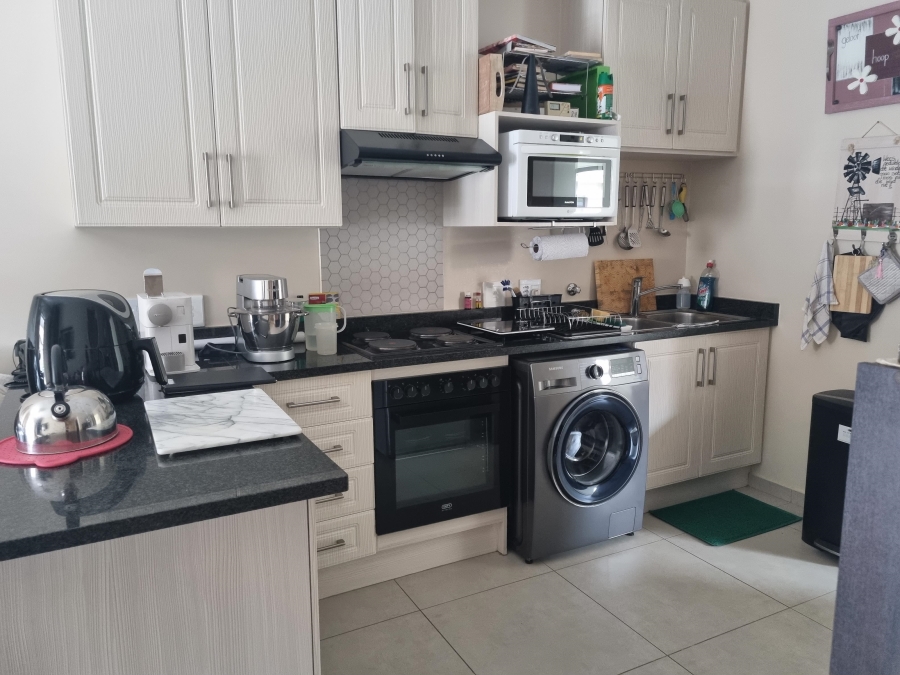 1 Bedroom Property for Sale in The Retreat Gauteng