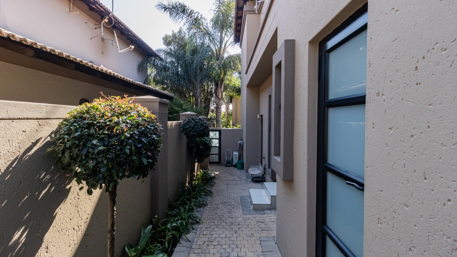 To Let 4 Bedroom Property for Rent in Greenstone Hill Gauteng