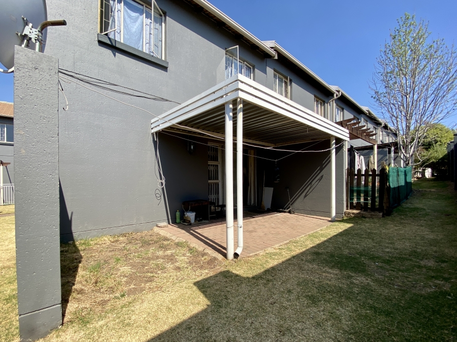 2 Bedroom Property for Sale in Greenstone Hill Gauteng