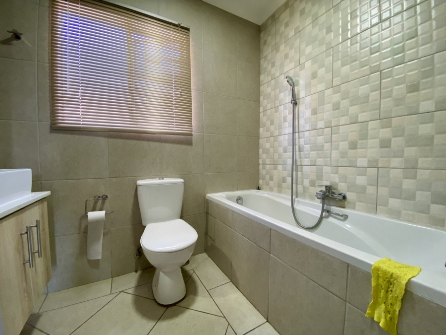 2 Bedroom Property for Sale in Greenstone Hill Gauteng