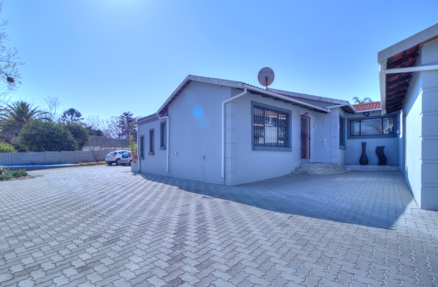 4 Bedroom Property for Sale in Buccleuch Gauteng