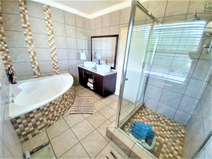 5 Bedroom Property for Sale in Meyersdal Gauteng