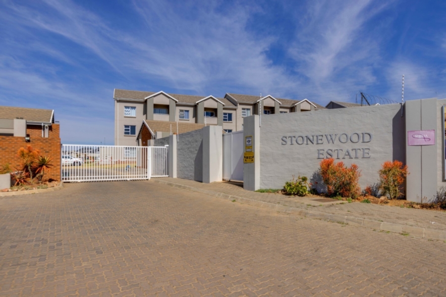 2 Bedroom Property for Sale in Blue Hills Gauteng