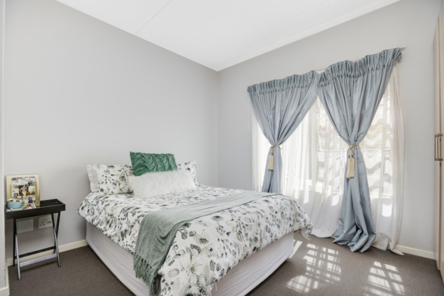 2 Bedroom Property for Sale in Blue Hills Gauteng