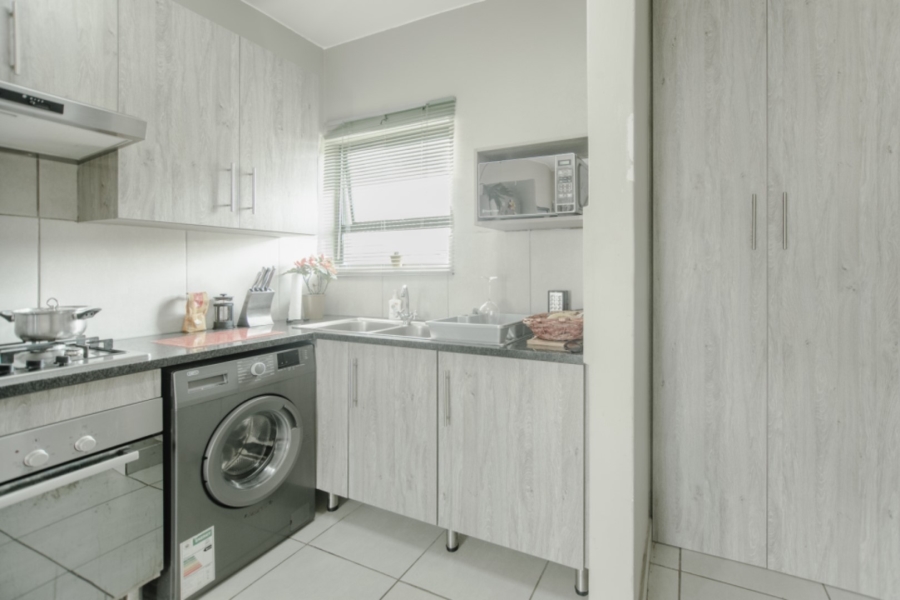 1 Bedroom Property for Sale in Glen Austin Gauteng