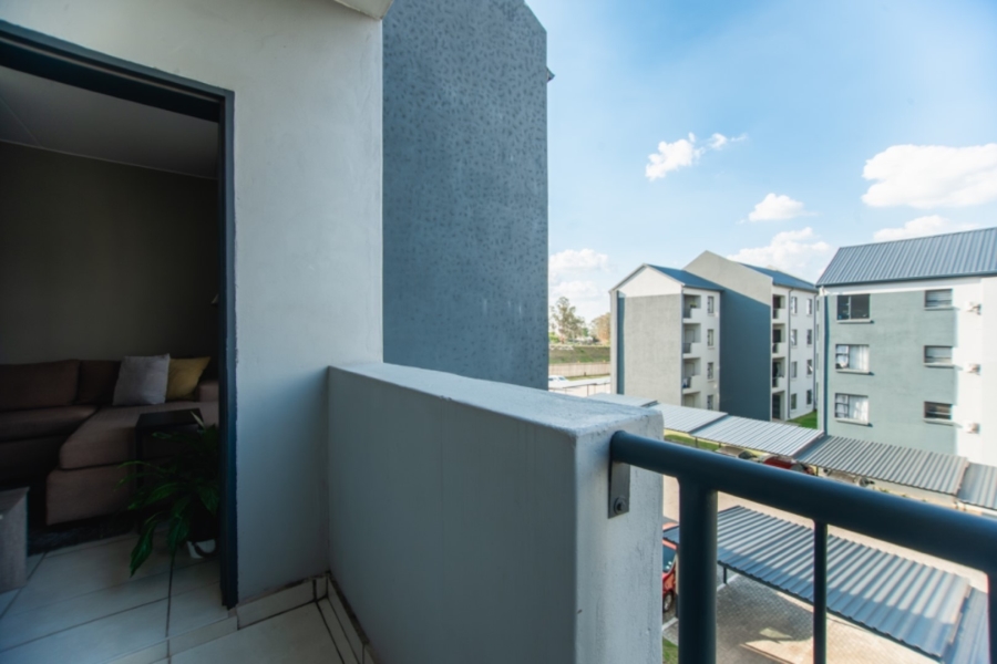 1 Bedroom Property for Sale in Glen Austin Gauteng