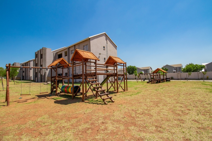 2 Bedroom Property for Sale in Blue Hills Gauteng