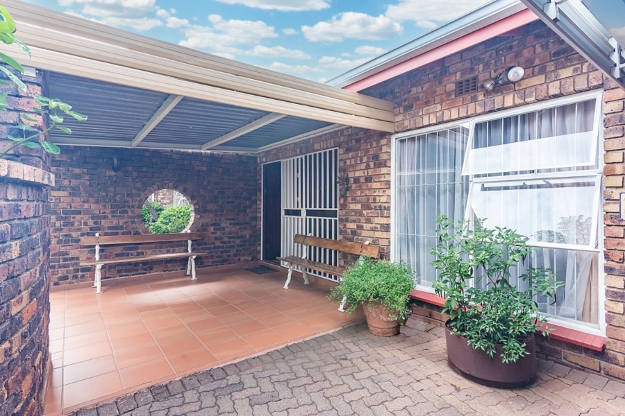 2 Bedroom Property for Sale in Rant En Dal Gauteng