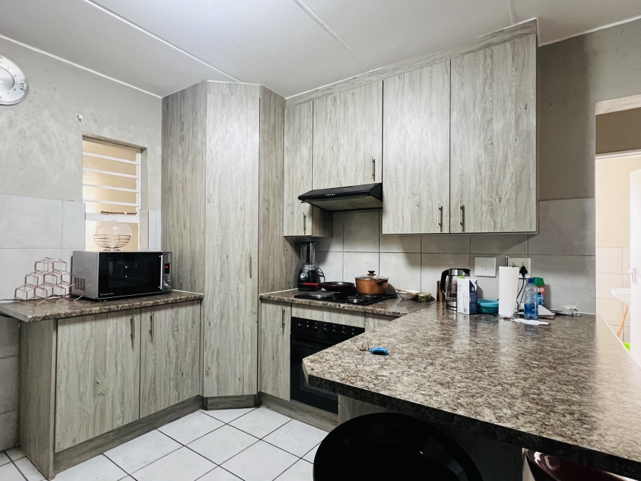 2 Bedroom Property for Sale in Wilgeheuwel Gauteng