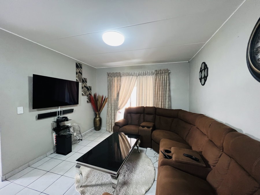 2 Bedroom Property for Sale in Wilgeheuwel Gauteng