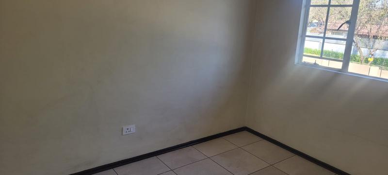 2 Bedroom Property for Sale in Verwoerdpark Gauteng