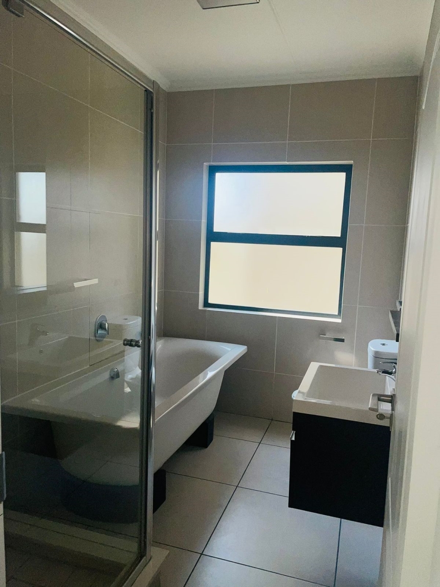 2 Bedroom Property for Sale in Dainfern Gauteng