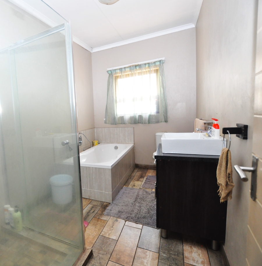 5 Bedroom Property for Sale in Randjesfontein A H Gauteng