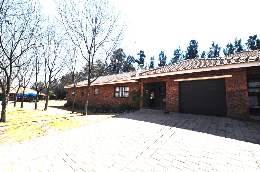 5 Bedroom Property for Sale in Randjesfontein A H Gauteng