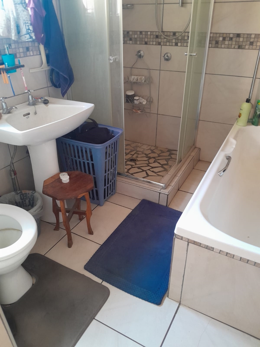 To Let 2 Bedroom Property for Rent in Kameeldrift West Gauteng