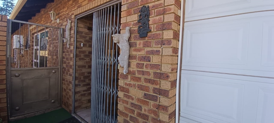 3 Bedroom Property for Sale in New Redruth Gauteng