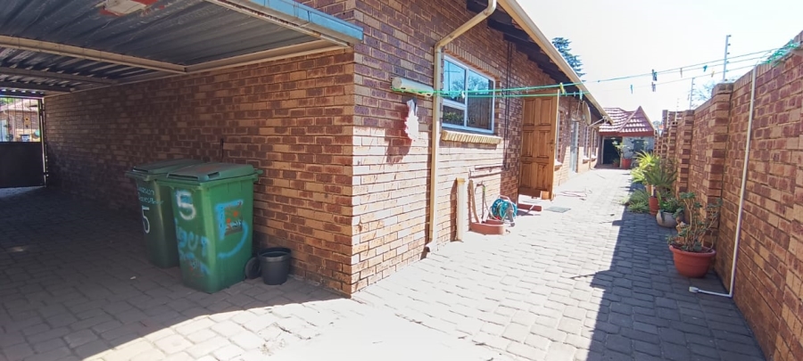 3 Bedroom Property for Sale in New Redruth Gauteng