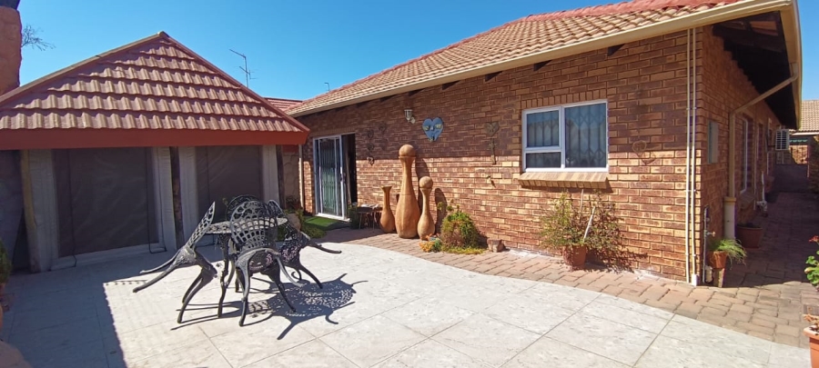 3 Bedroom Property for Sale in New Redruth Gauteng