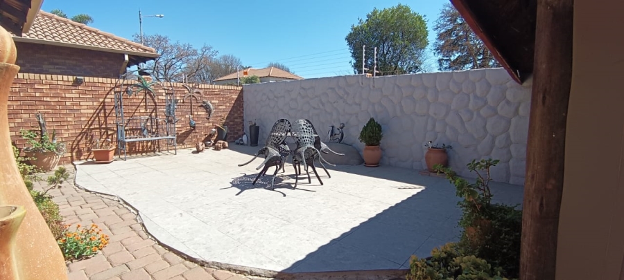 3 Bedroom Property for Sale in New Redruth Gauteng