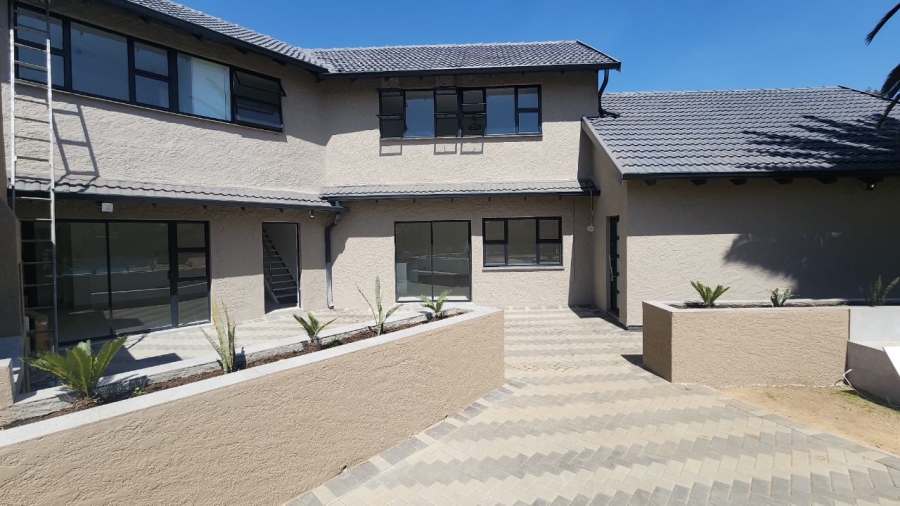 6 Bedroom Property for Sale in Brackenhurst Gauteng