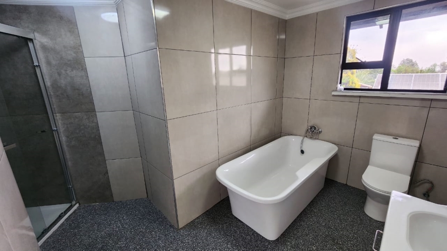 6 Bedroom Property for Sale in Brackenhurst Gauteng