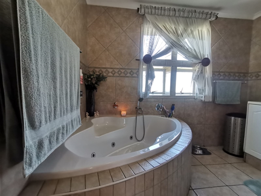 3 Bedroom Property for Sale in Bassonia Gauteng