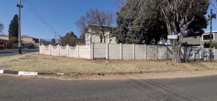 3 Bedroom Property for Sale in Crown Gardens Gauteng