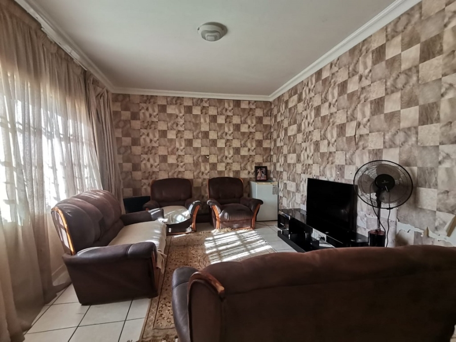 3 Bedroom Property for Sale in Crown Gardens Gauteng