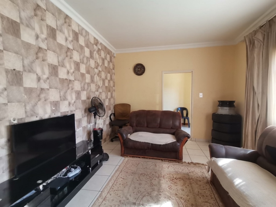 3 Bedroom Property for Sale in Crown Gardens Gauteng