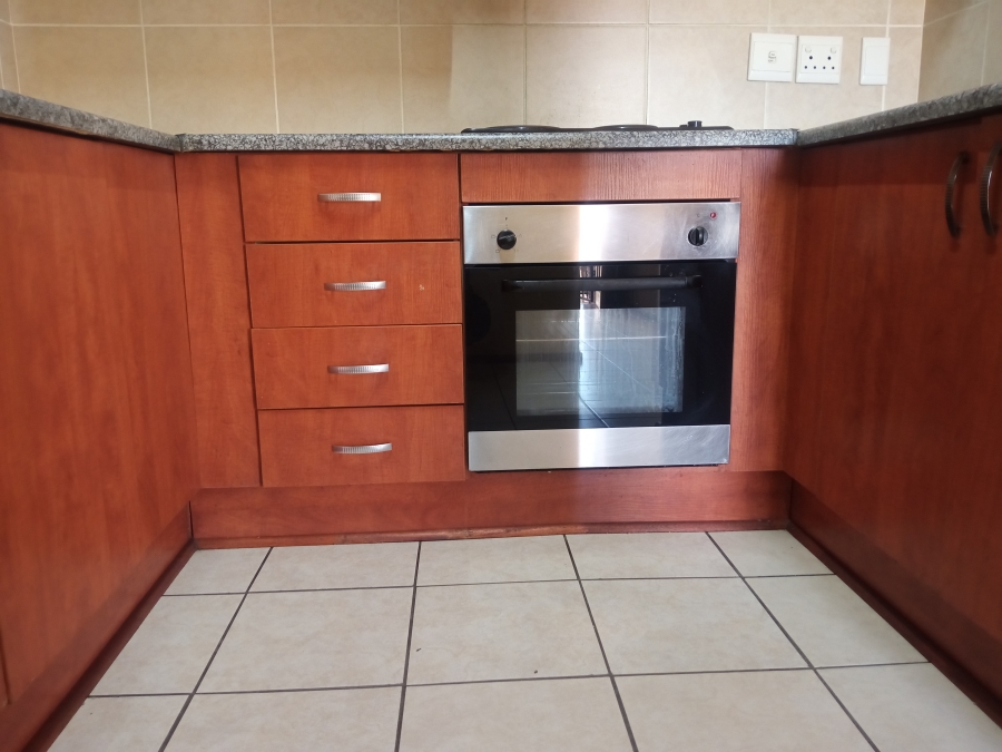 To Let 2 Bedroom Property for Rent in Comet Gauteng