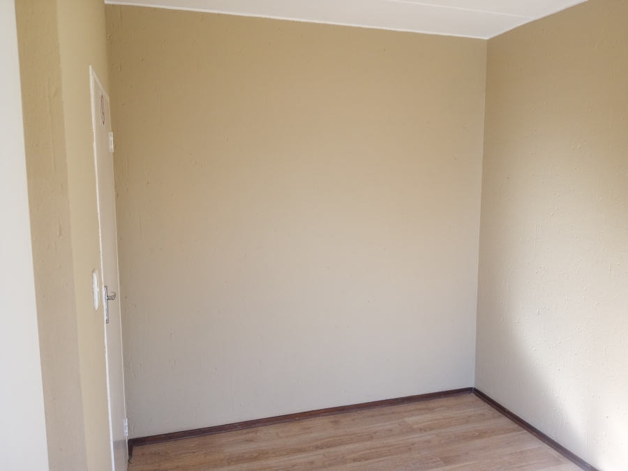 To Let 2 Bedroom Property for Rent in Comet Gauteng