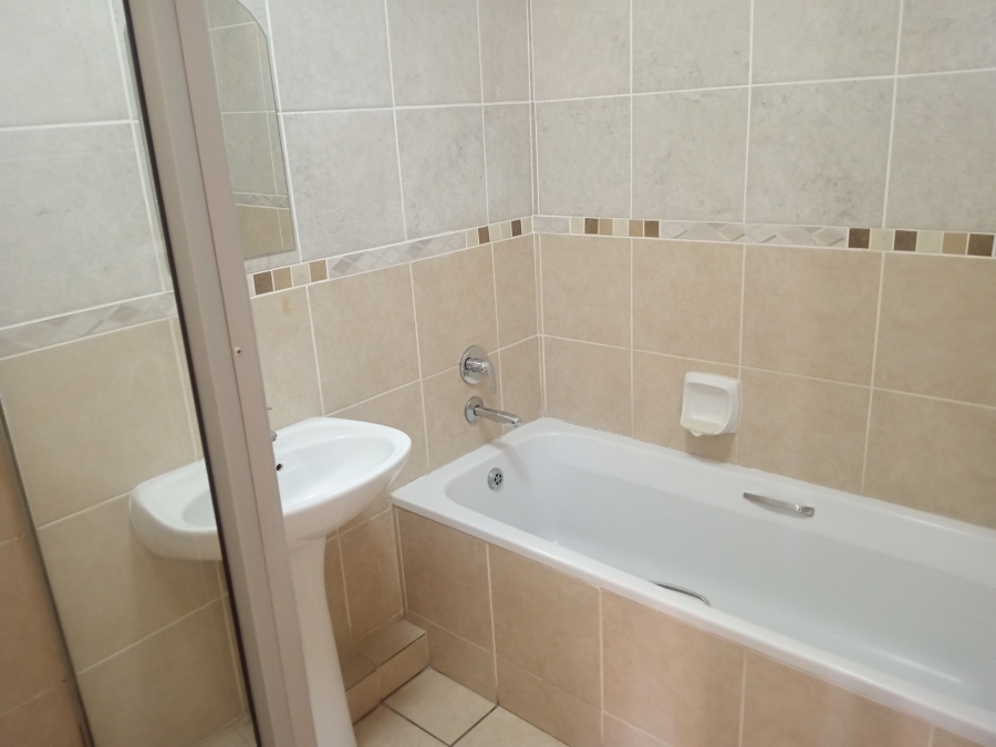 To Let 2 Bedroom Property for Rent in Comet Gauteng