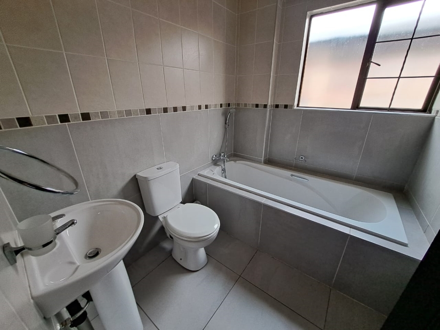 2 Bedroom Property for Sale in Kenleaf Gauteng