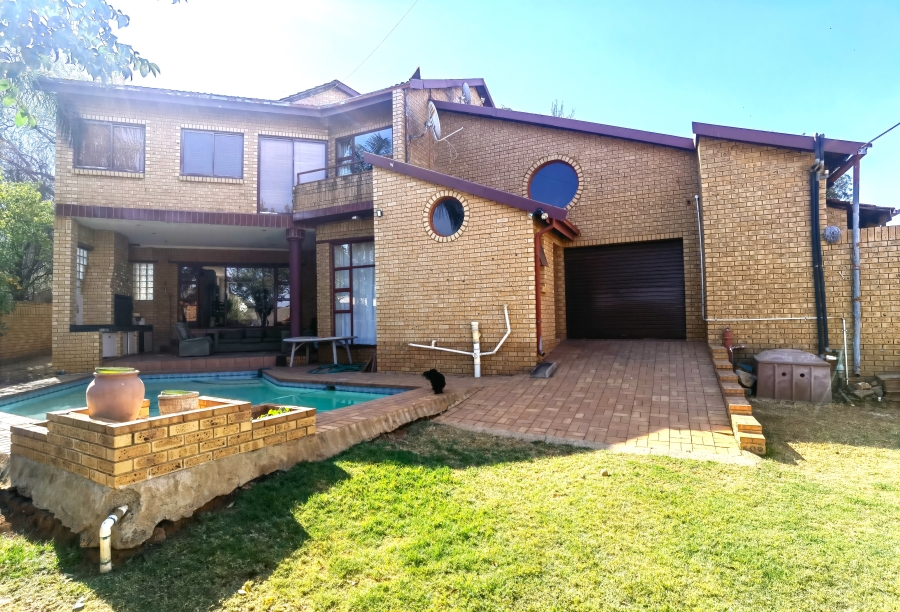 5 Bedroom Property for Sale in Heuweloord Gauteng