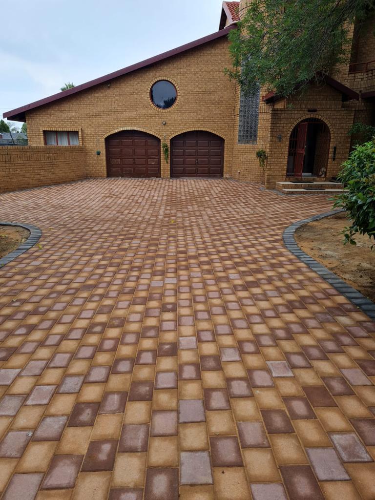 5 Bedroom Property for Sale in Heuweloord Gauteng