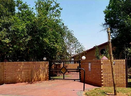 5 Bedroom Property for Sale in Heuweloord Gauteng