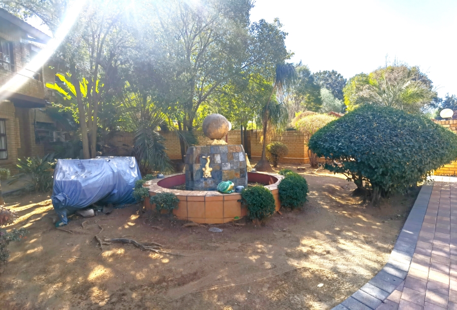 5 Bedroom Property for Sale in Heuweloord Gauteng